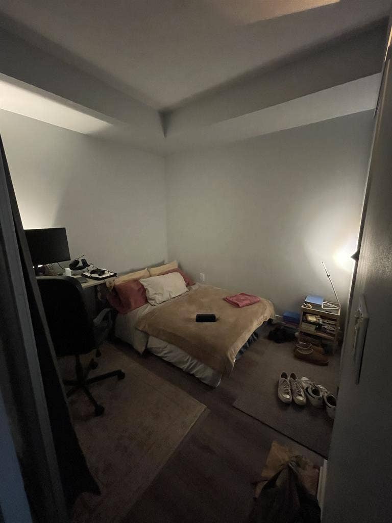 Roommate wanted in Downtown Toronto