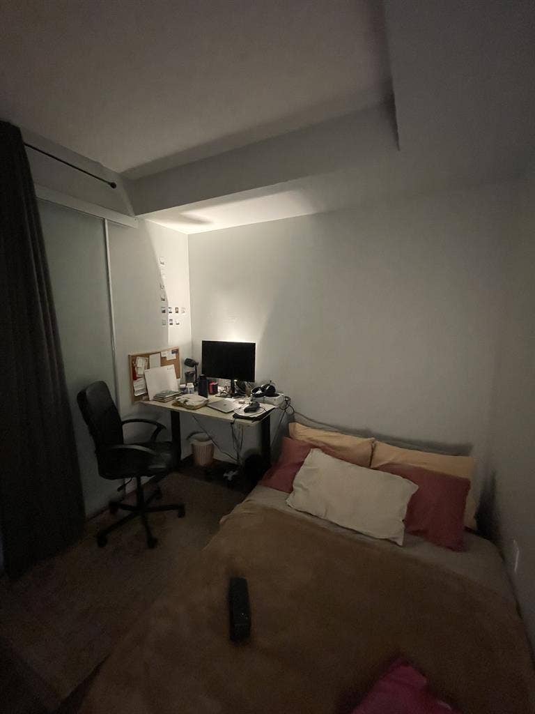 Roommate wanted in Downtown Toronto