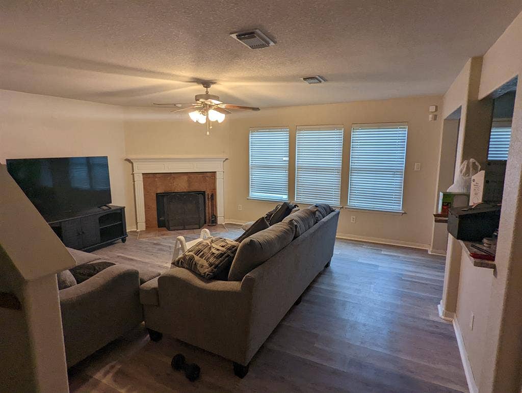 Private room for rent in quiet neig