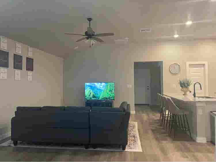 2 bedrooms available Female only
