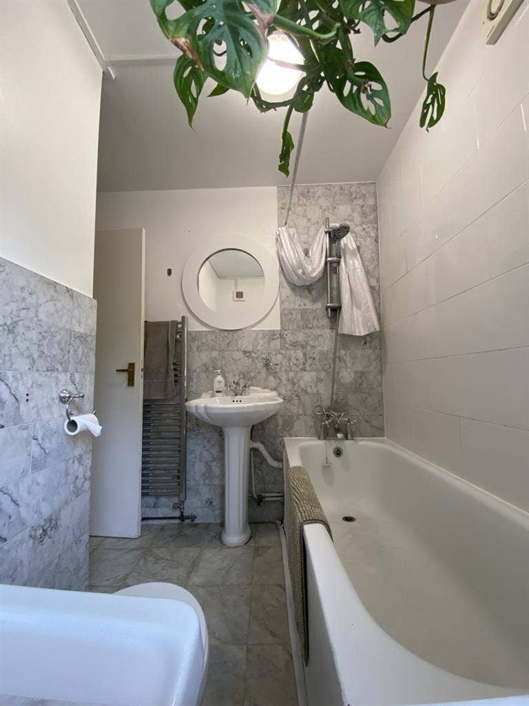 Bright, spacious double room NW1