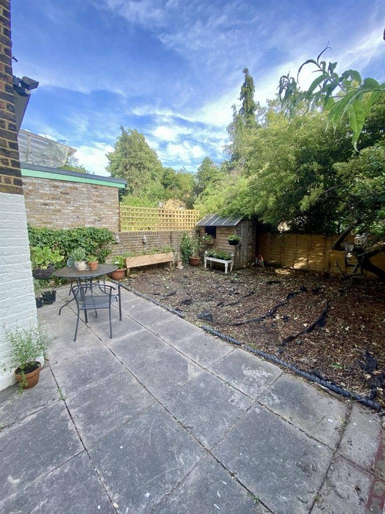Bright, spacious double room NW1