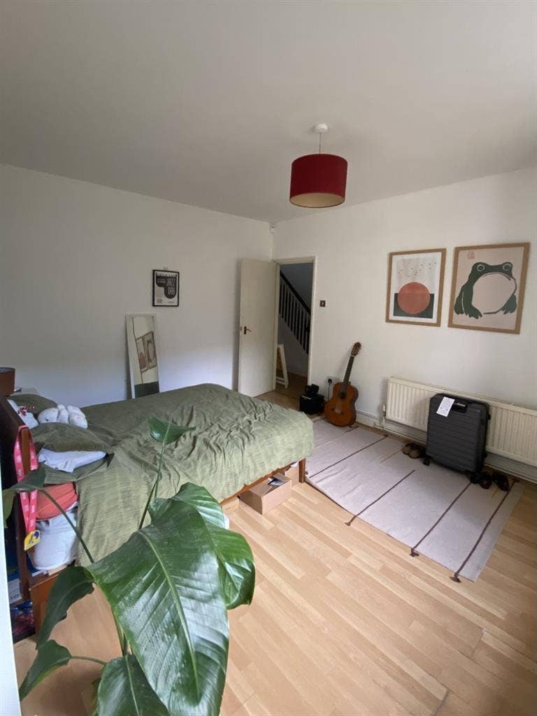 Bright, spacious double room NW1