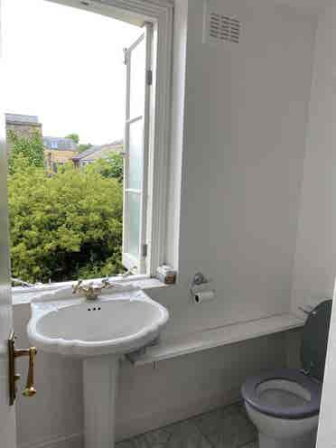 Bright, spacious double room NW1