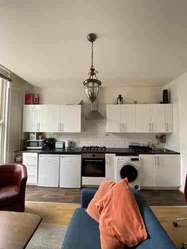 Bright, spacious double room NW1