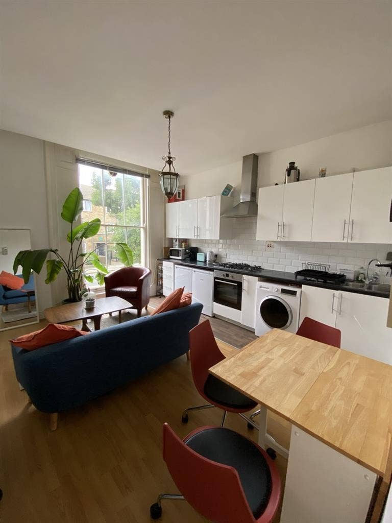 Bright, spacious double room NW1