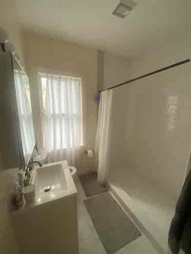 ROOM AVAIL IN BRIGHTON STARTING SEP