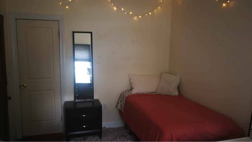 ROOM AVAIL IN BRIGHTON STARTING SEP