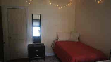 ROOM AVAIL IN BRIGHTON STARTING SEP