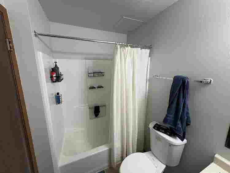 1 Roommate needed $/month