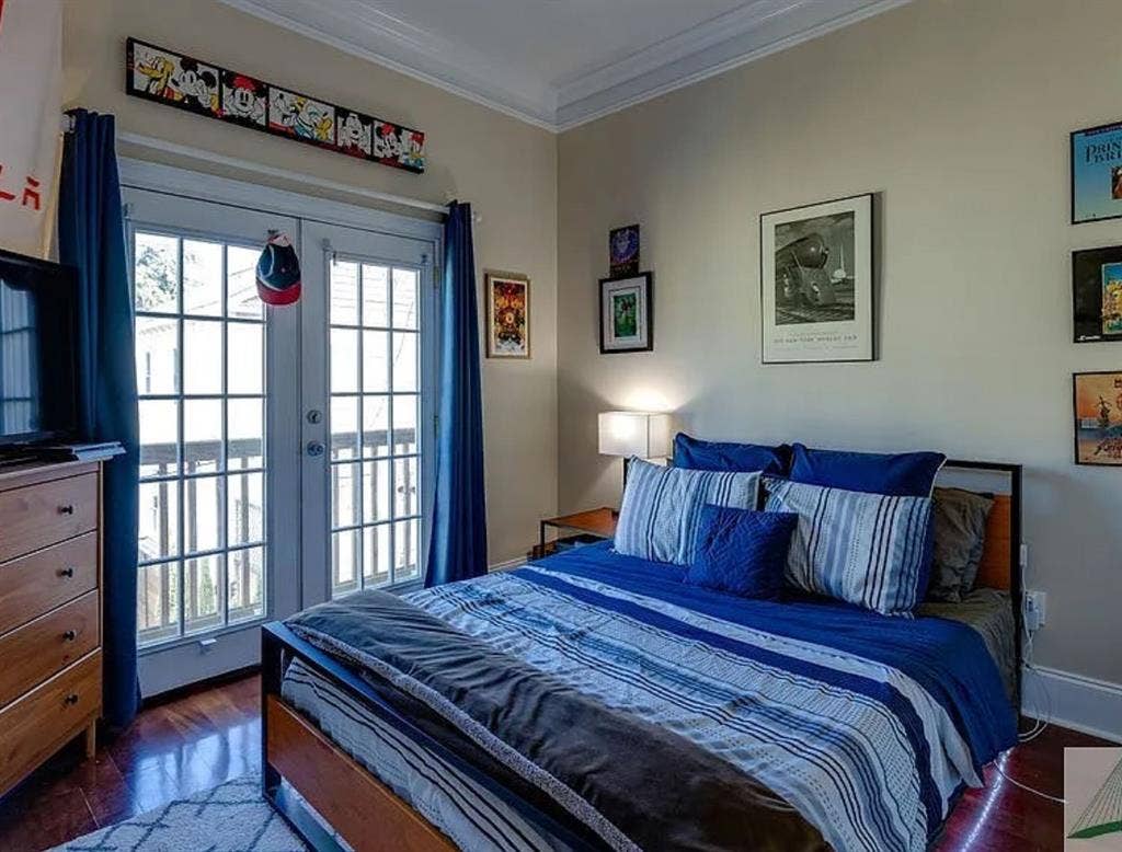 Looking for 1 Female roommate!
