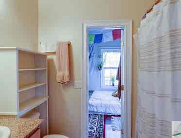 Looking for 1 Female roommate!