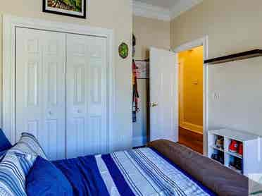 Looking for 1 Female roommate!