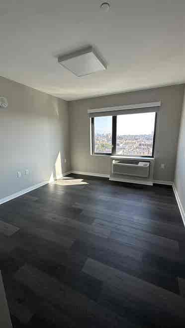 Master bedroom for rent