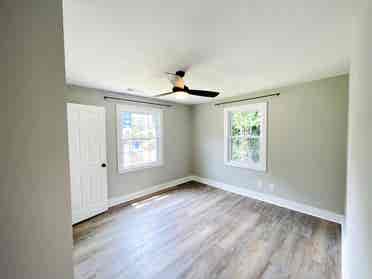 Room near hospital & downtown