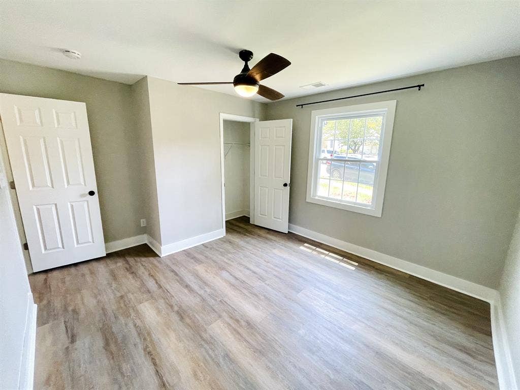 Room near hospital & downtown