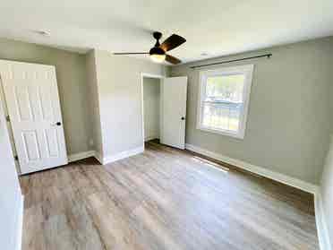 Room near hospital & downtown