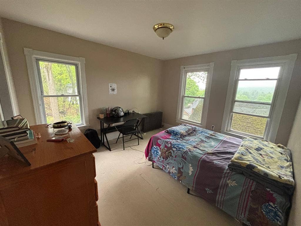 South Hill Rooms w Friendly Hound