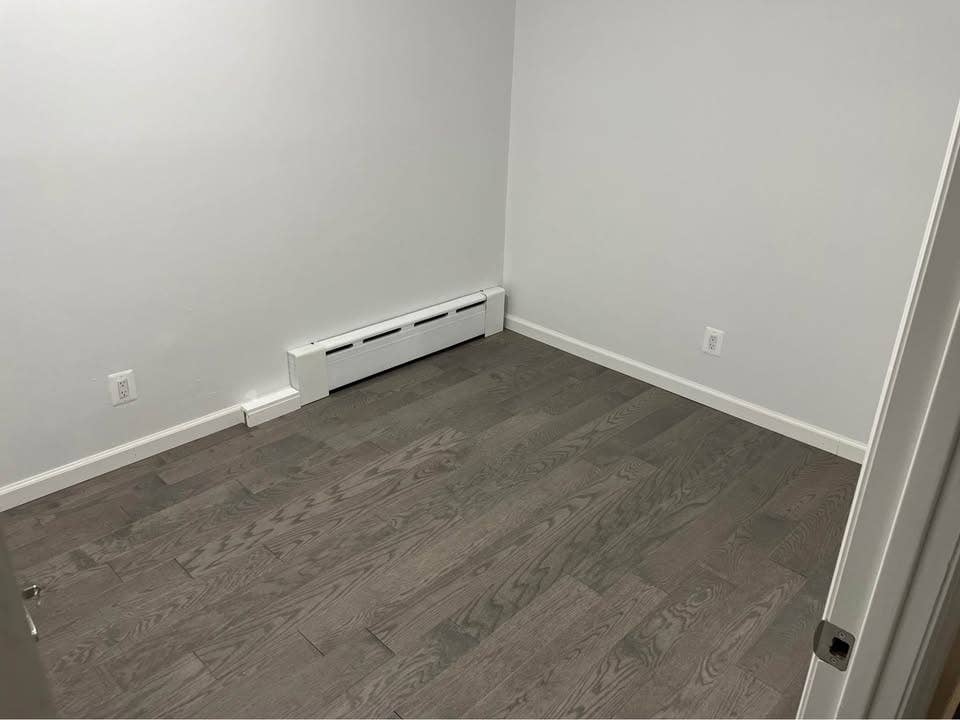 Unfurnished Room ( BA)