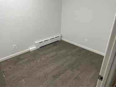 Unfurnished Room ( BA)