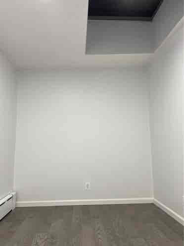 Unfurnished Room ( BA)
