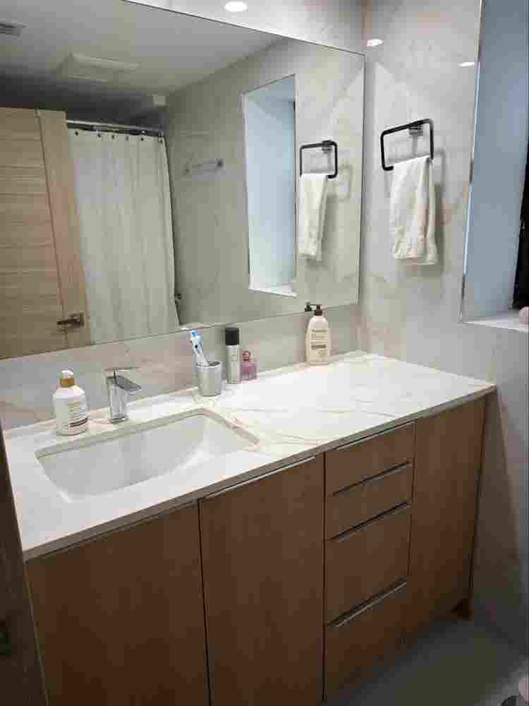 Gorgeous private room in Aventura