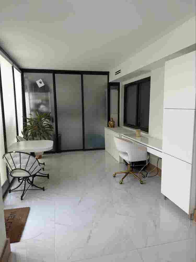 Gorgeous private room in Aventura