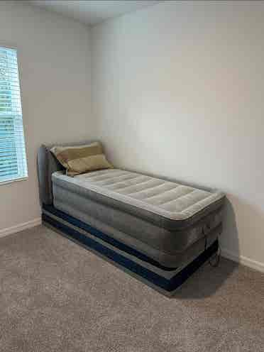 Room for Rent- Safe Area, Great Loc