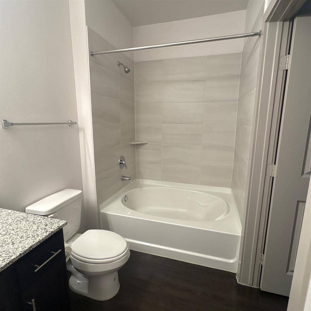 Room in Live Oak – Move in ASAP!