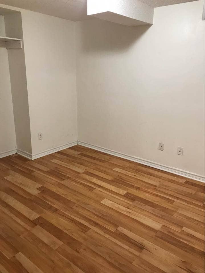 1 room in basement for girl/couple