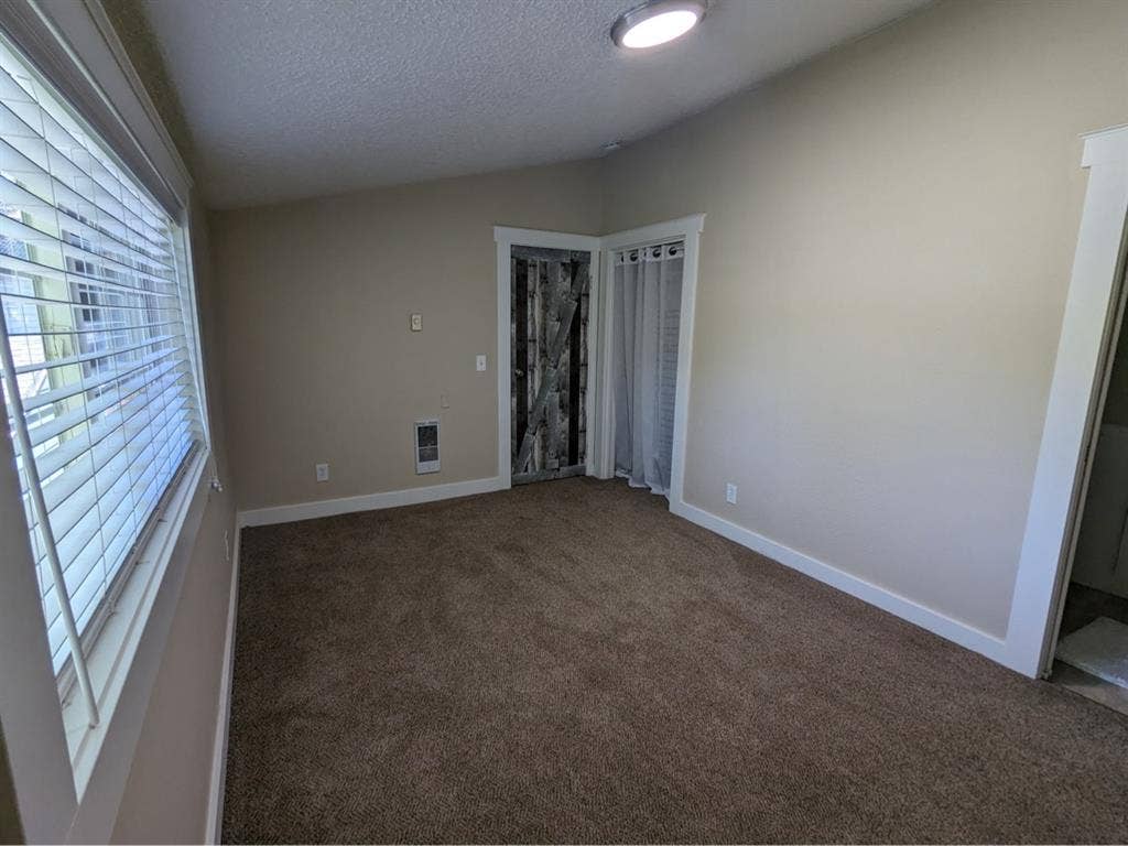 1 bedroom and private bathroom