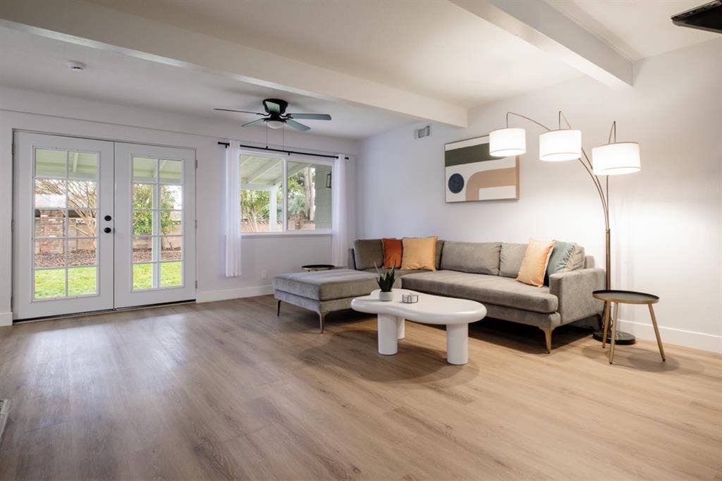 Extra large room, cleaning included