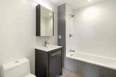 Madison St –