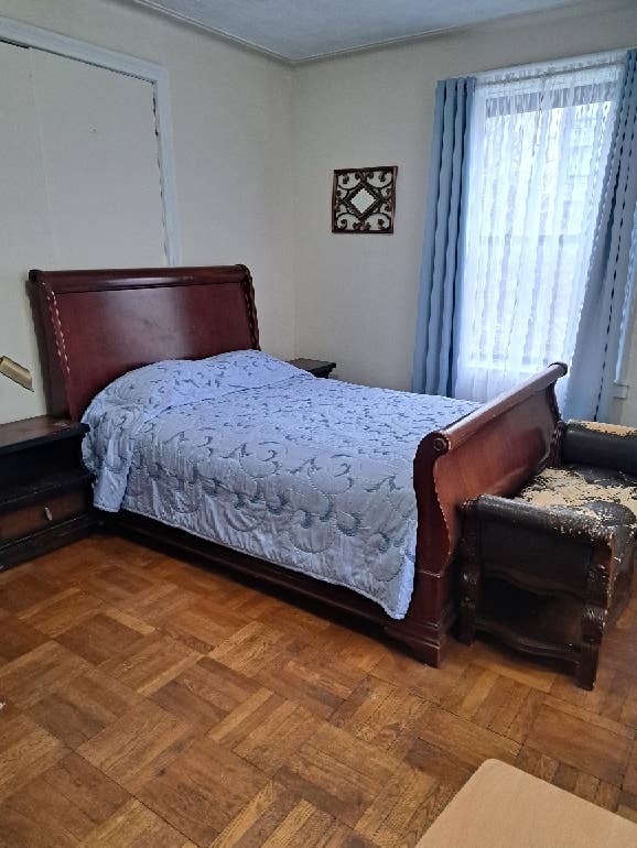 Bright Spacious Room Available