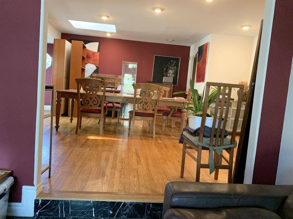 Cozy Vibe Rm in 
gated Property