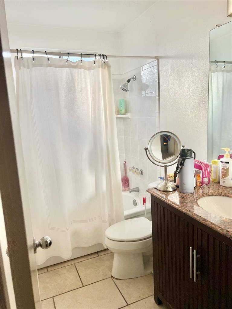 Cozy Vibe Rm in
gated Property
