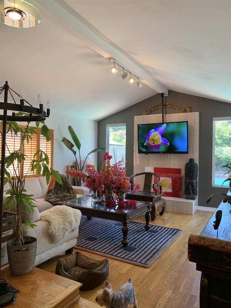 Cozy Vibe Rm in
gated Property