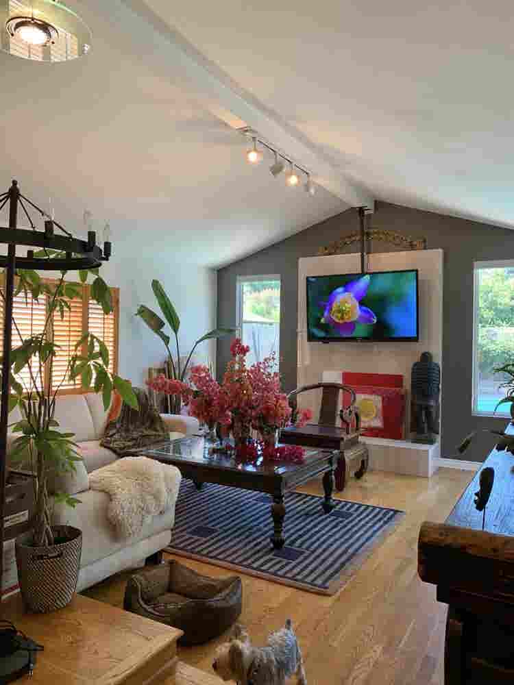 Cozy Vibe Rm in 
gated Property
