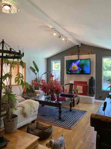 Cozy Vibe Rm in 
gated Property