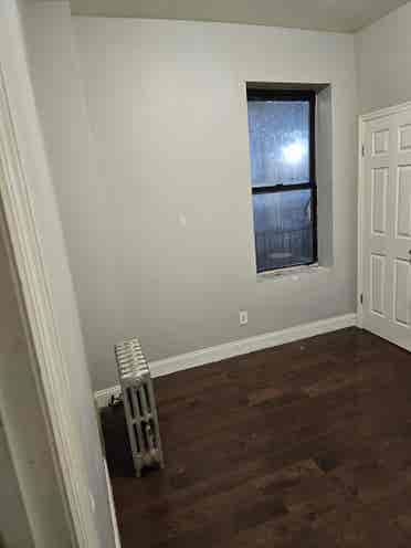 Looking for a roommate
