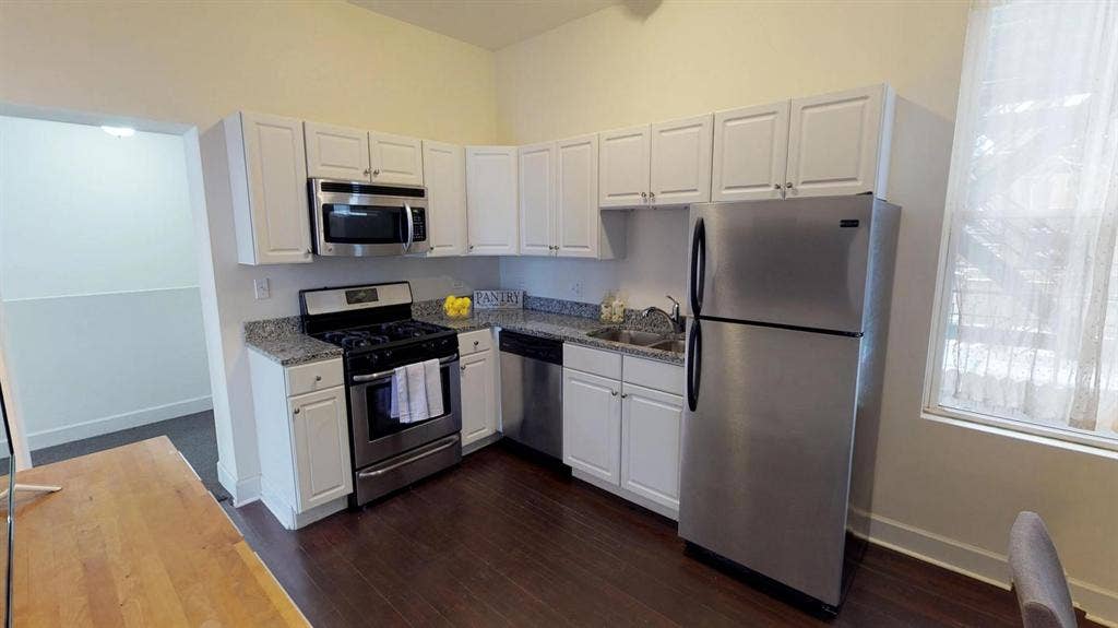 1 BR in Chicago