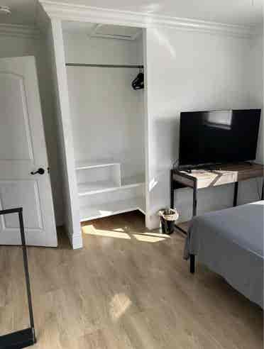 Private room to rent