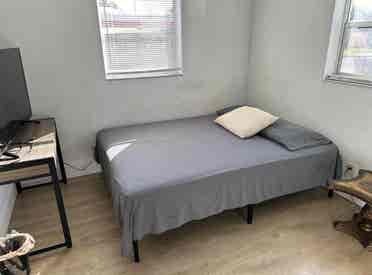 Private room to rent