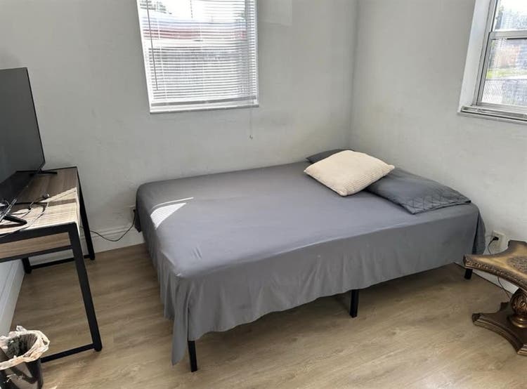 Private room to rent