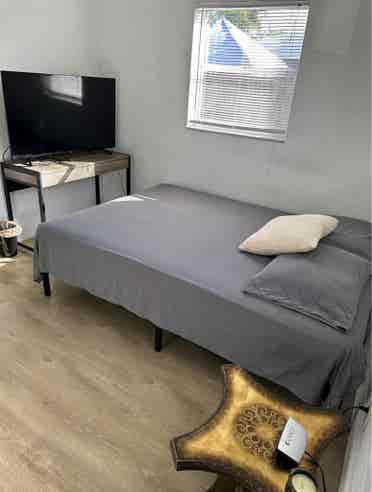 Private room to rent