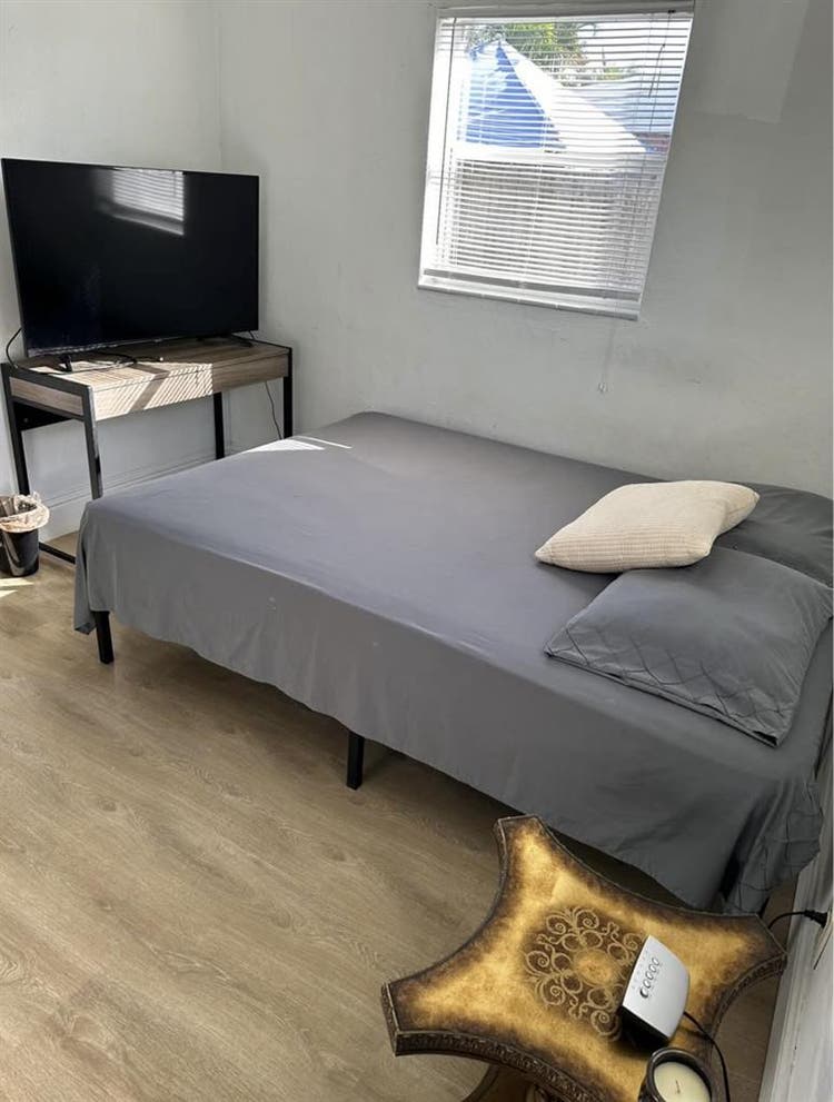 Private room to rent