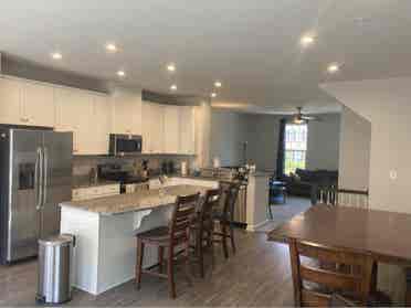 Primary Suite w/garage in Greenbelt