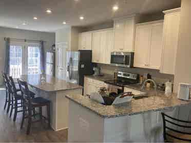 Primary Suite w/garage in Greenbelt