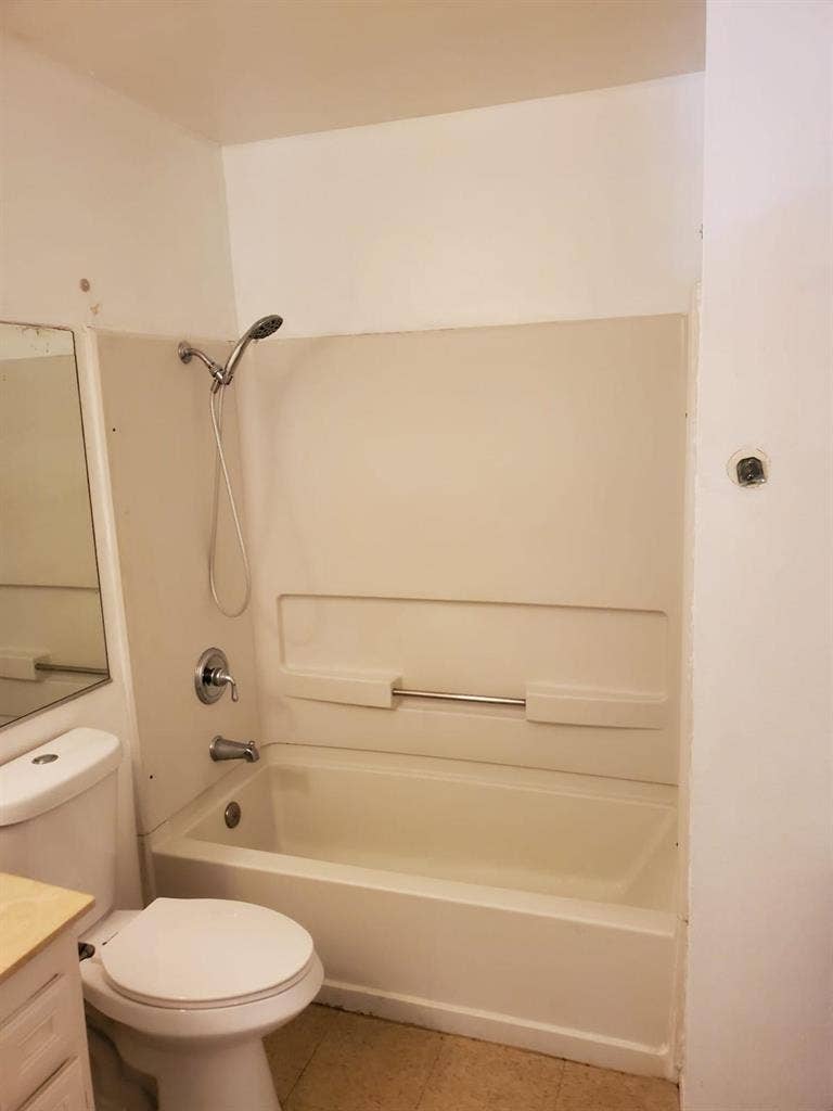 Friendly Room in 3BR Townhome
