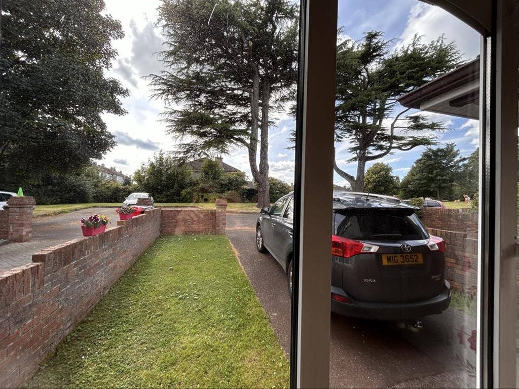Room and home office in Blackrock